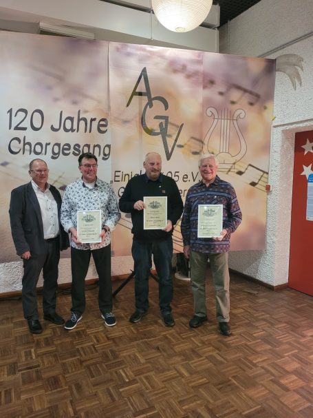 Ehrung langjähriger Sänger bei den Klingenden Männerstimmen im AGV